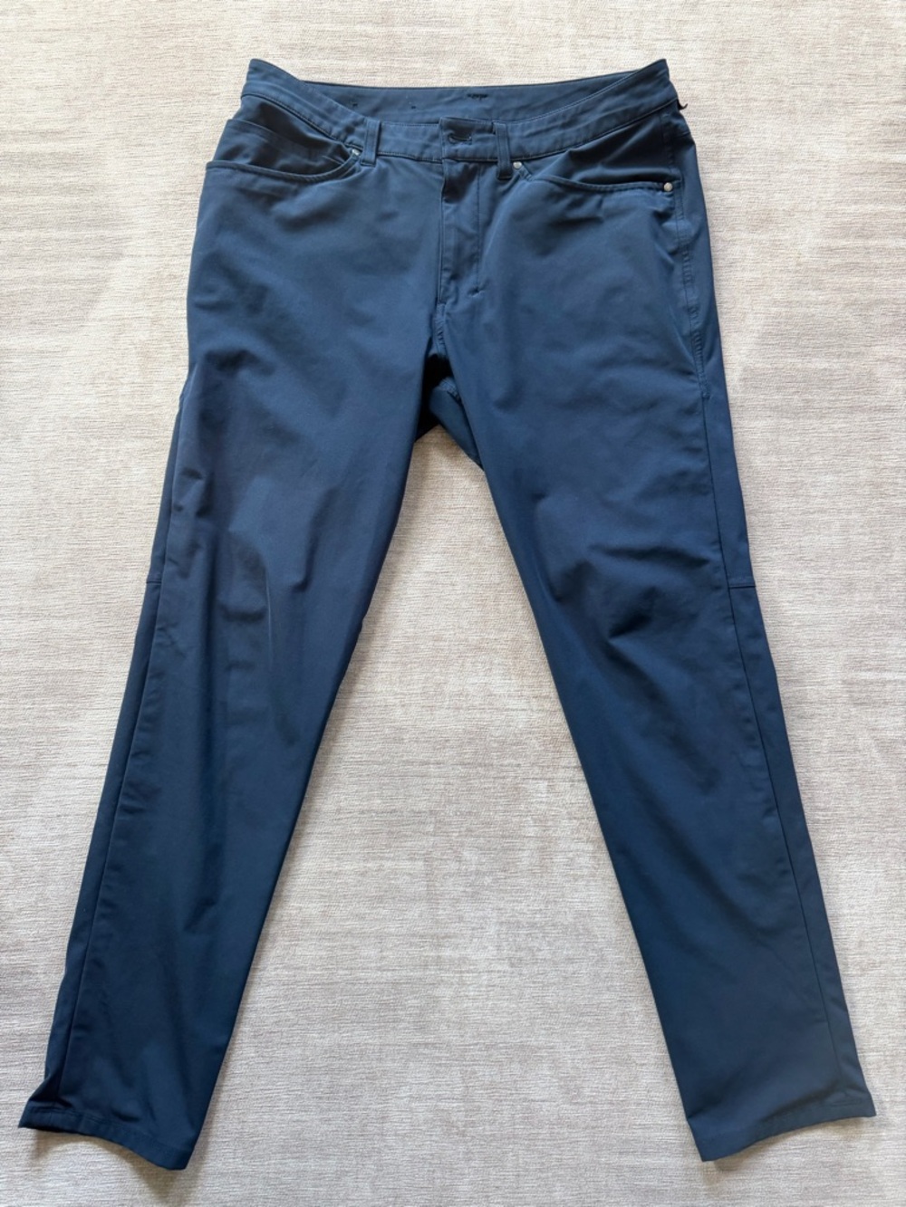 Lululemon - Men’s slim fit ABC 5 pocket pant - 32x32 - navy - great condition